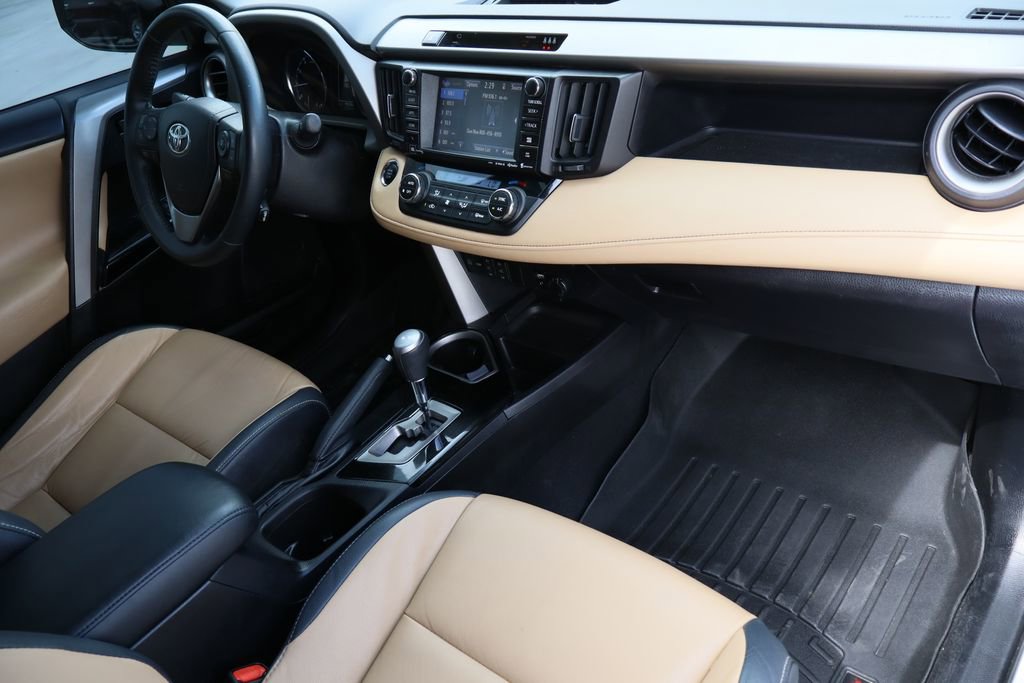 Used 2018 Toyota RAV4 Limited w/ Advanced Technology Package image 28