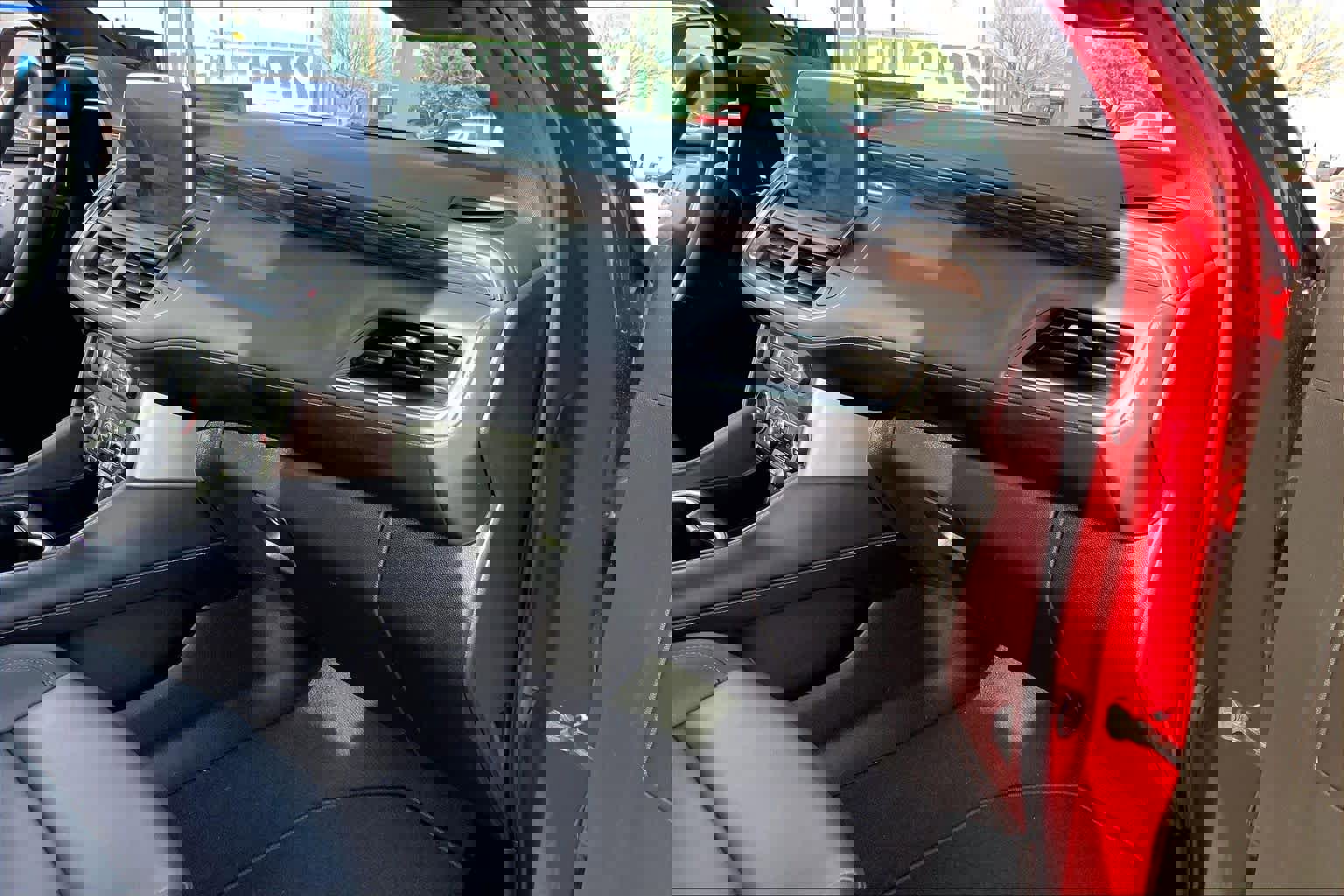 Certified 2024 Chevrolet Tahoe Z71 w/ Luxury Package image 18