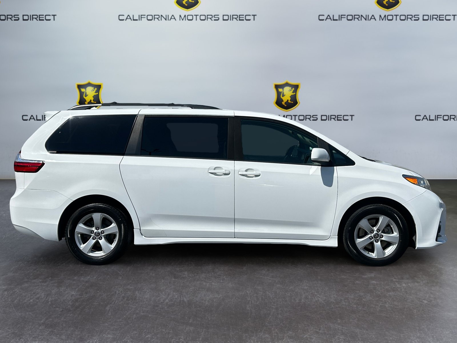 Used 2020 Toyota Sienna LE w/ Carpet Mat Package FWD image 6