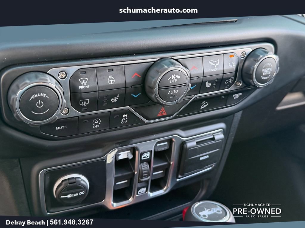 Used 2019 Jeep Wrangler Unlimited Sahara w/ Uconnect 4C Nav & Sound Group AWD/4WD image 21
