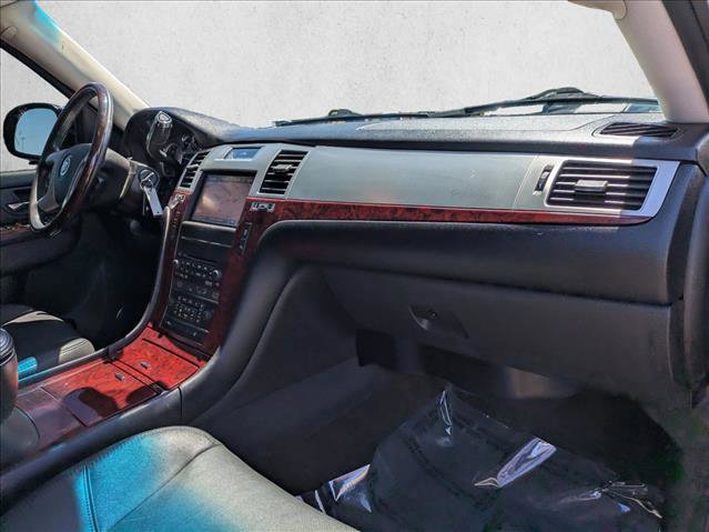 Used 2013 Cadillac Escalade Premium RWD image 24
