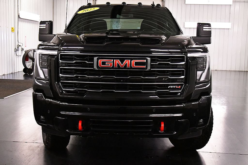 Used 2025 GMC Sierra 2500 AT4 AWD/4WD image 2