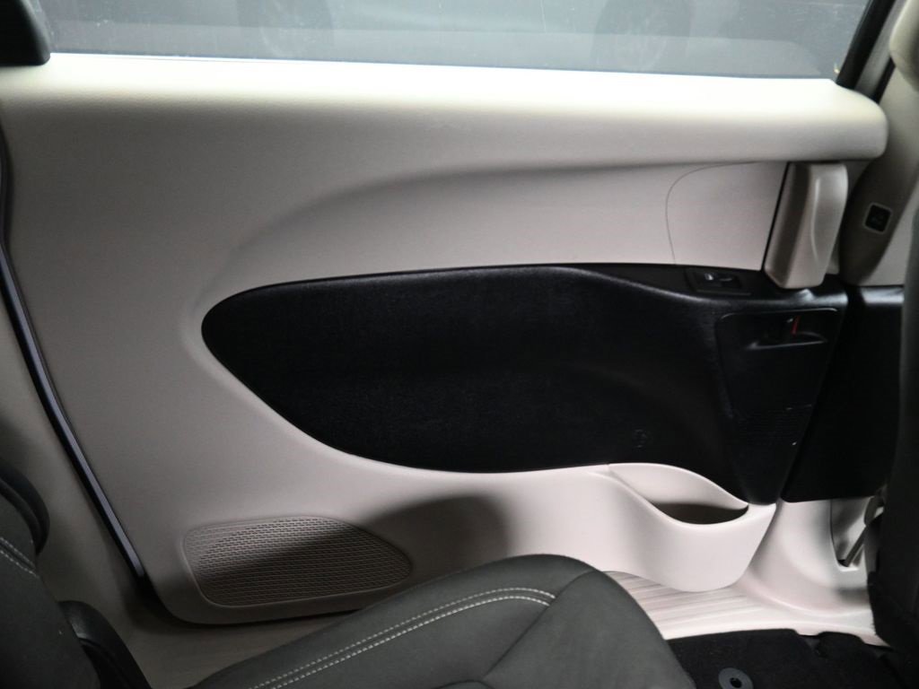 Used 2023 Chrysler Voyager LX image 48