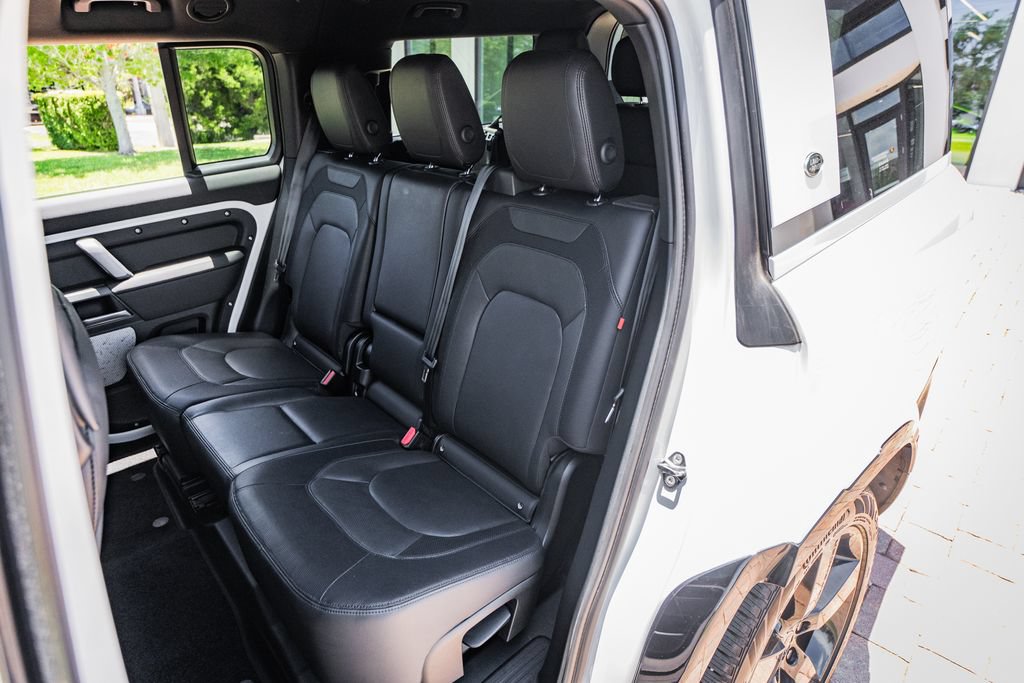 Used 2024 Land Rover Defender 130 X-Dynamic SE AWD/4WD image 35