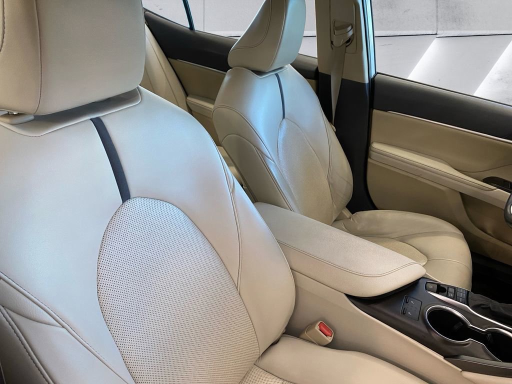 Used 2022 Toyota Camry XLE image 15