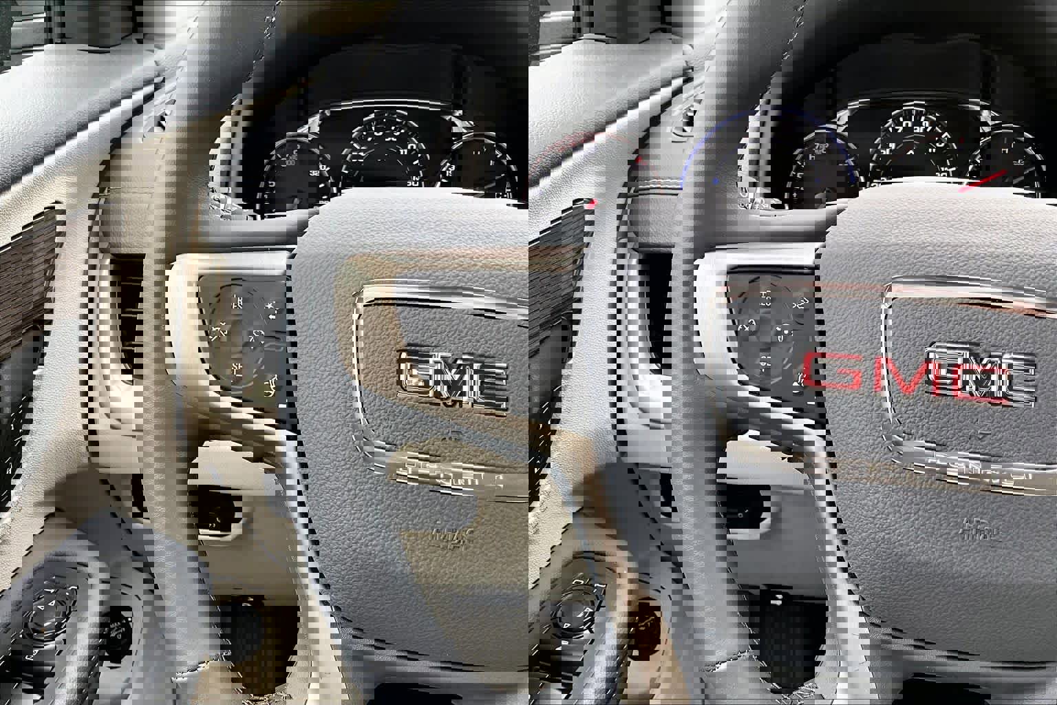 Used 2024 GMC Terrain Denali w/ Denali Premium Package AWD/4WD image 24