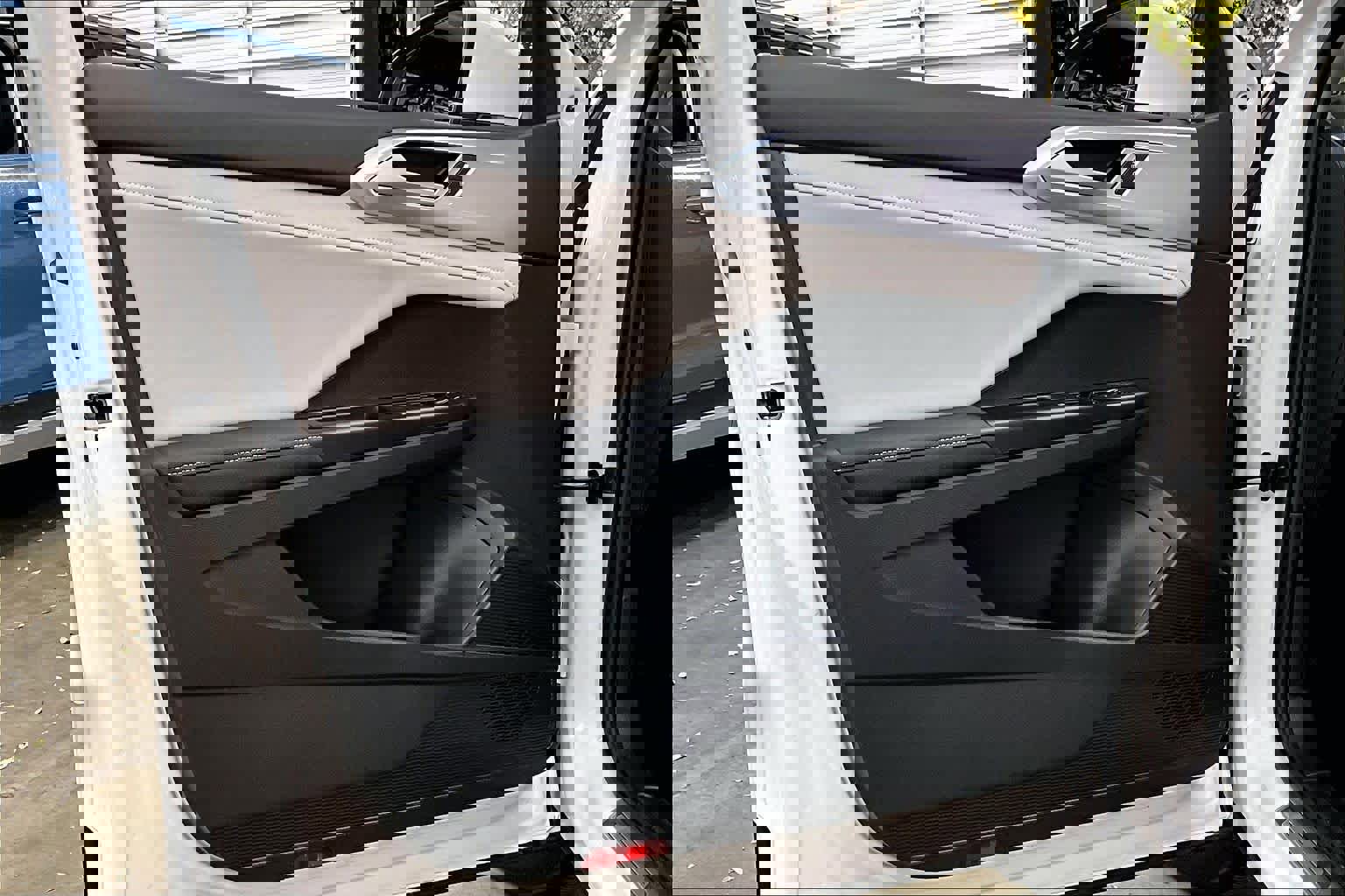 Used 2025 Volkswagen Taos SE image 25