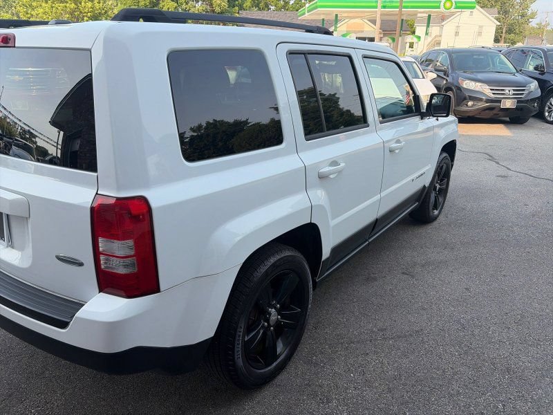 Used 2016 Jeep Patriot Latitude FWD image 5