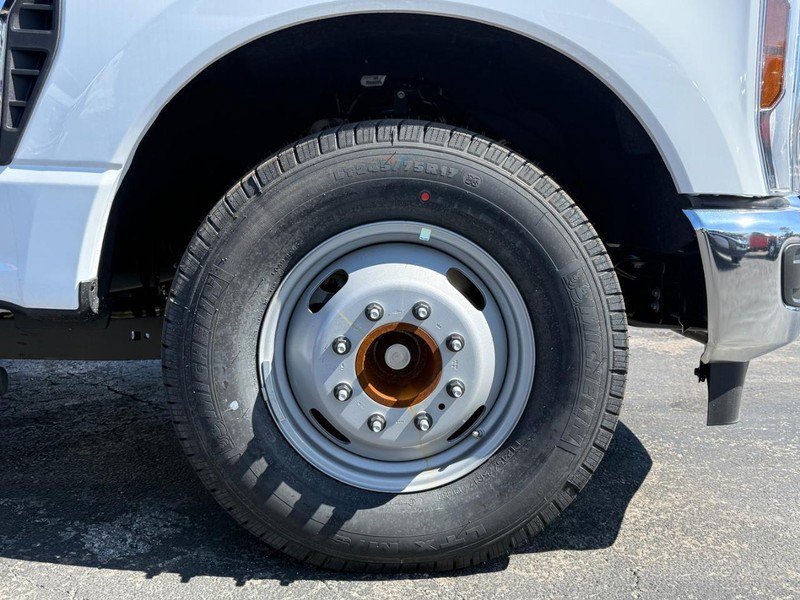 New 2026 Ford F350 XL w/ XL Chrome Package RWD image 11