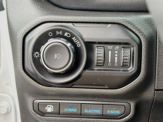 Used 2022 Jeep Wrangler Unlimited Sahara AWD/4WD image 11
