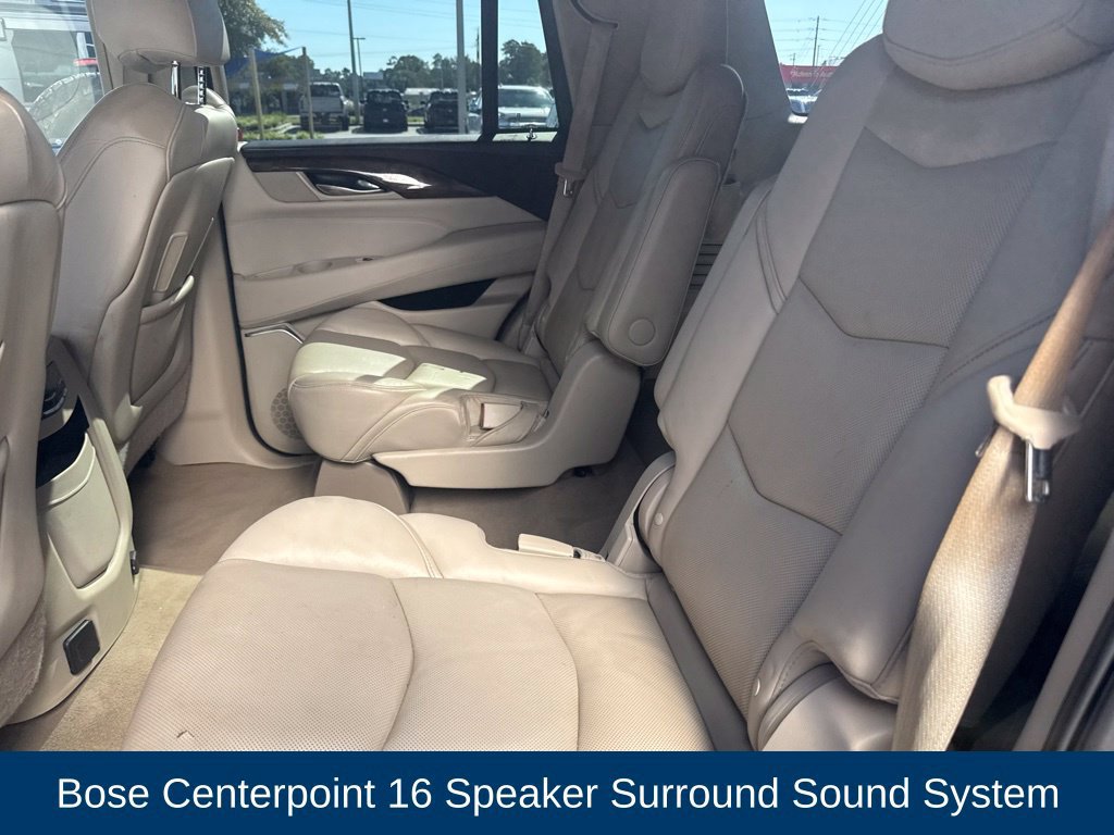 Used 2020 Cadillac Escalade Luxury AWD/4WD image 16