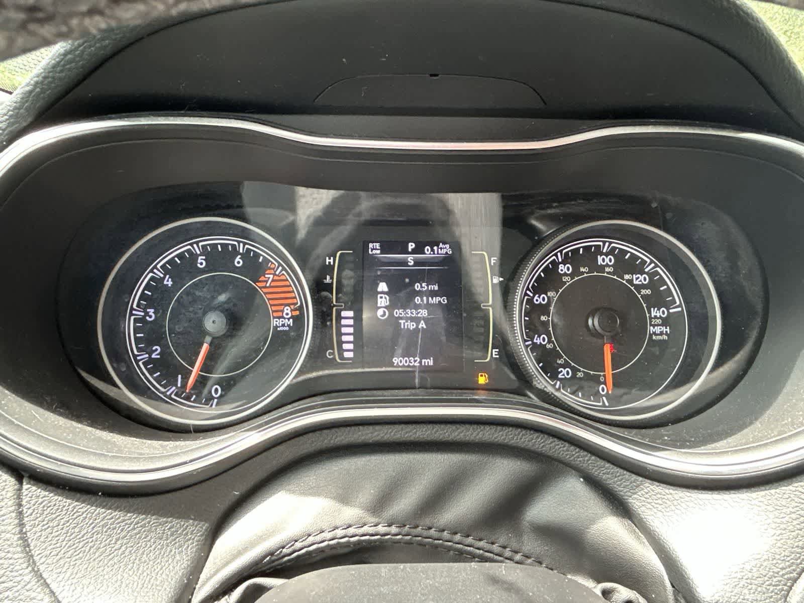 Used 2019 Jeep Cherokee Latitude Plus AWD/4WD image 19