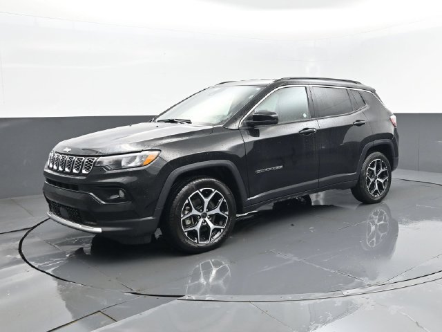 Used 2025 Jeep Compass Limited AWD/4WD image 2