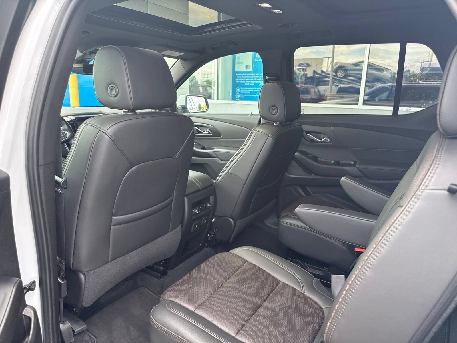 Used 2023 Chevrolet Traverse High Country AWD/4WD image 17