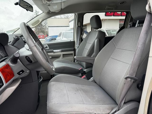 Used 2008 Chrysler Town & Country Touring w/ Flexible Seating Group FWD image 13