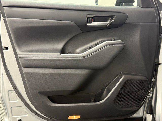 Certified 2024 Toyota Highlander XSE image 13