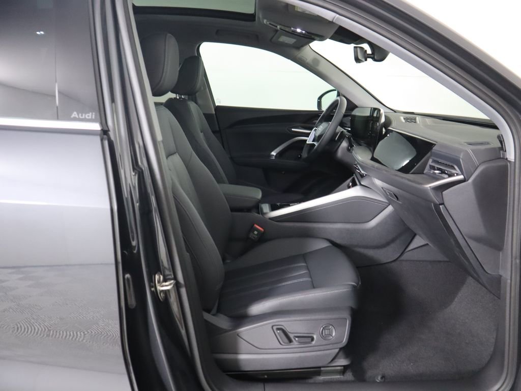 Used 2025 Audi Q5 Premium w/ Premium Plus AWD/4WD image 23