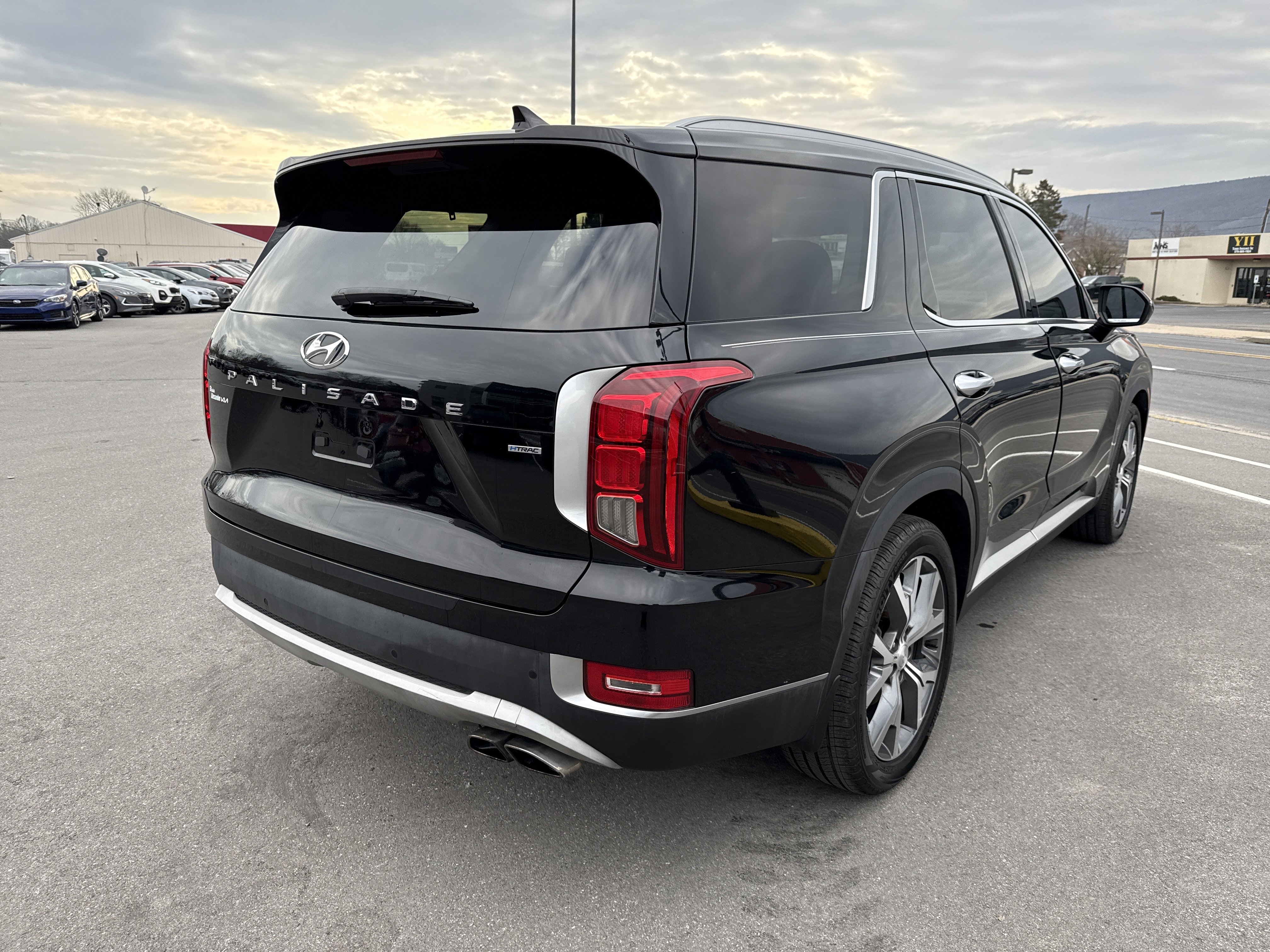 Used 2022 Hyundai Palisade SEL w/ Premium Package image 3