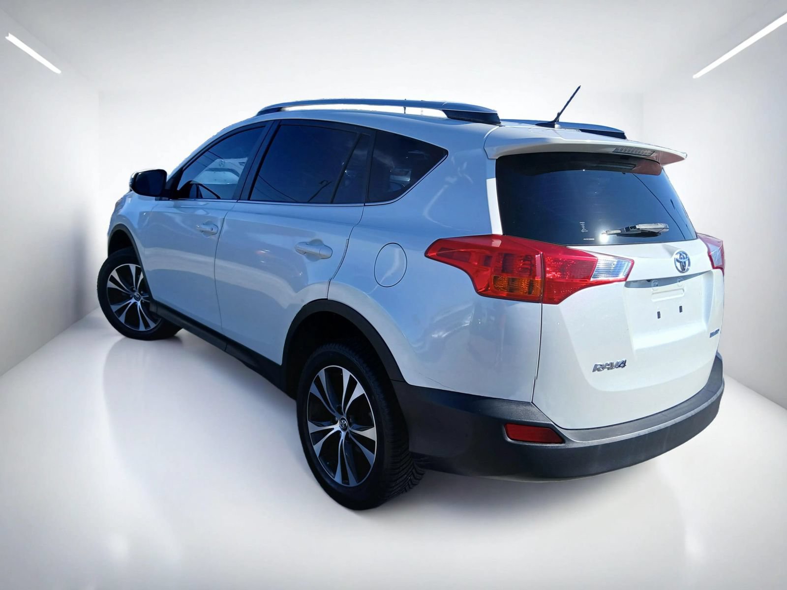 Used 2020 Toyota C-HR LE FWD image 5