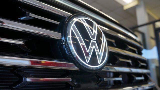 Certified 2025 Volkswagen Atlas SEL image 69