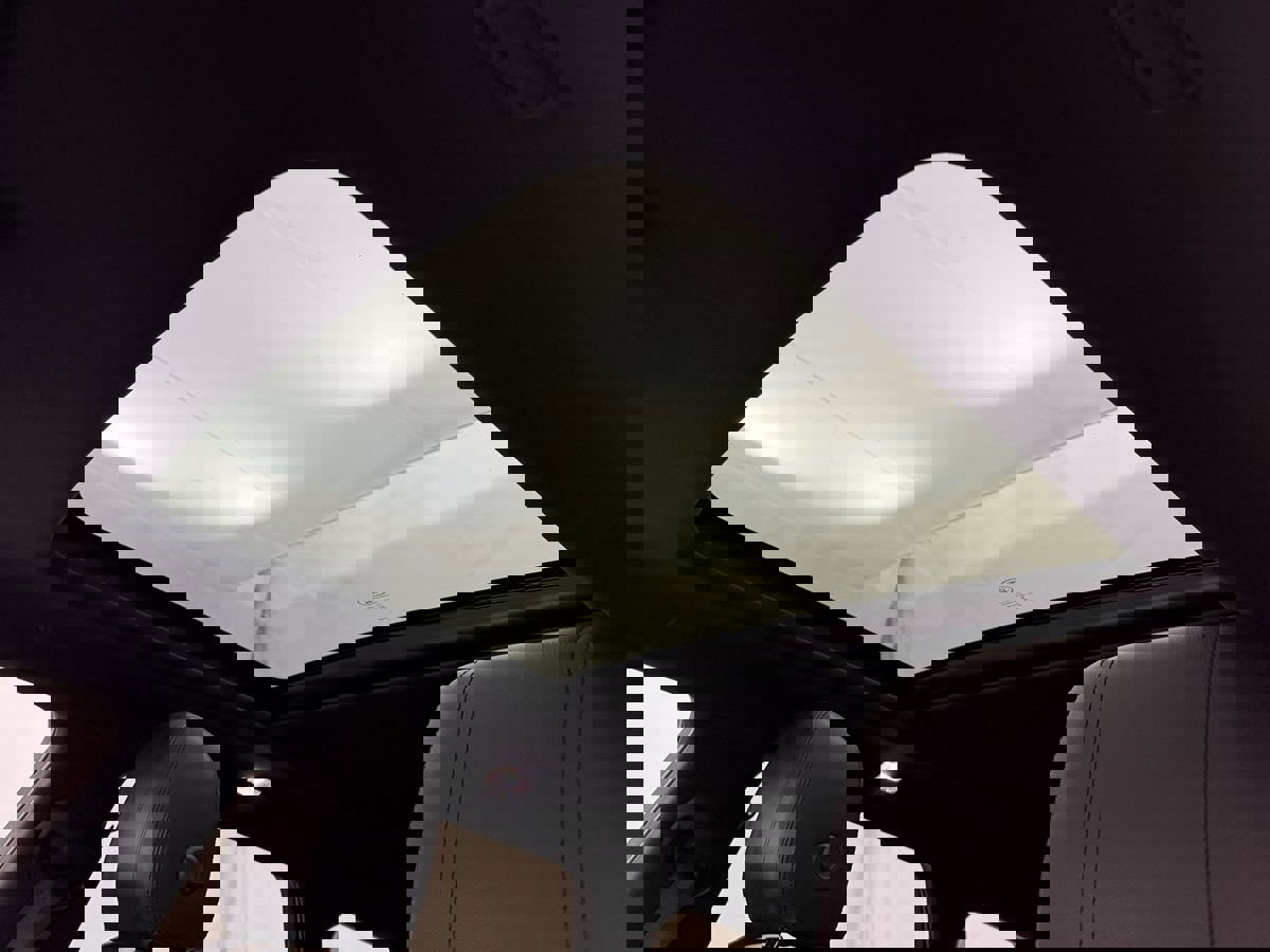 Used 2020 Land Rover Range Rover Evoque R-Dynamic SE image 8