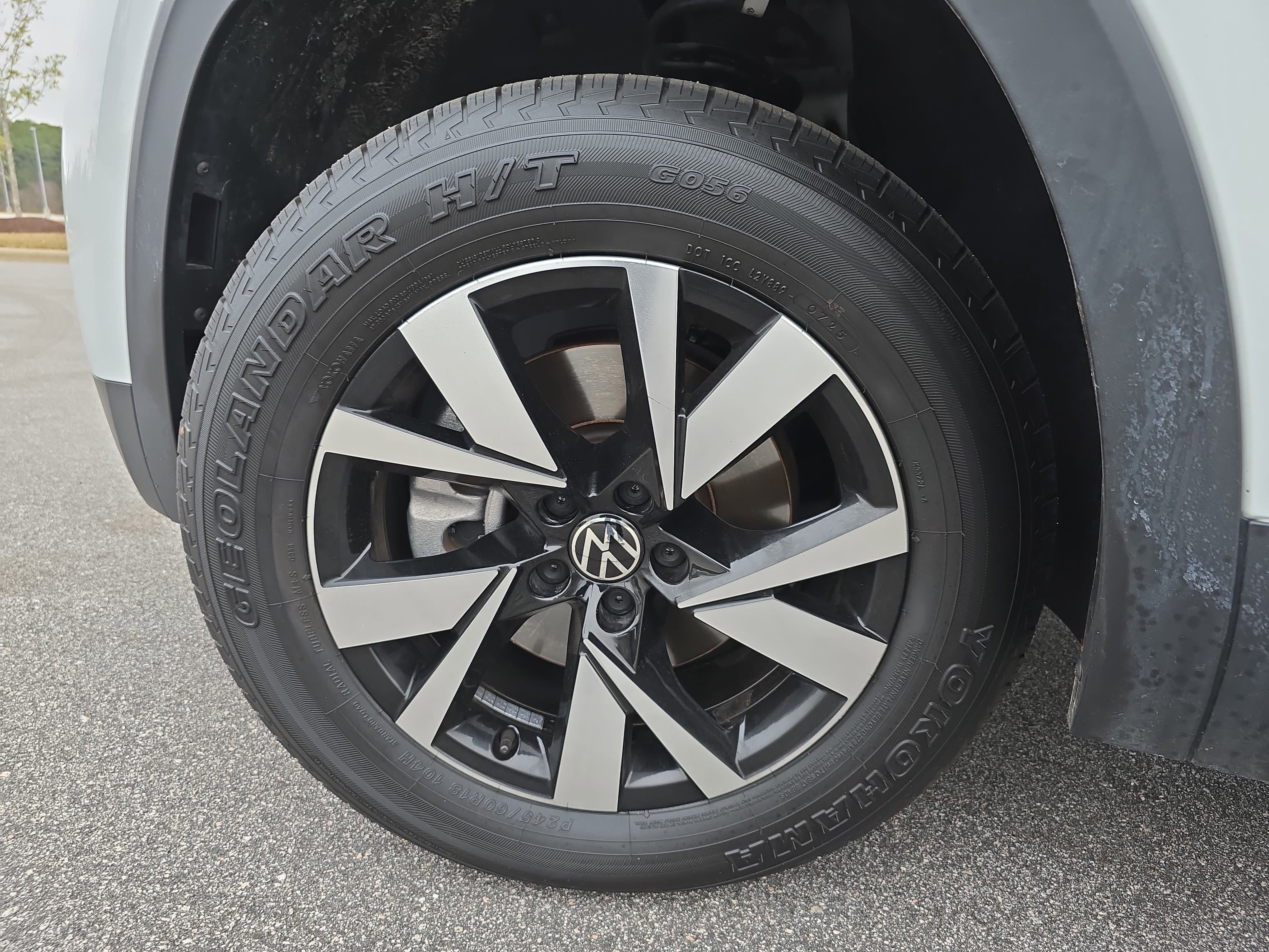 Used 2023 Volkswagen Atlas Cross Sport SE image 32