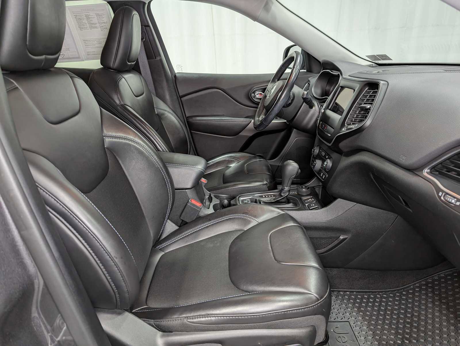 Used 2020 Jeep Cherokee Latitude Plus w/ Cold Weather Group image 38