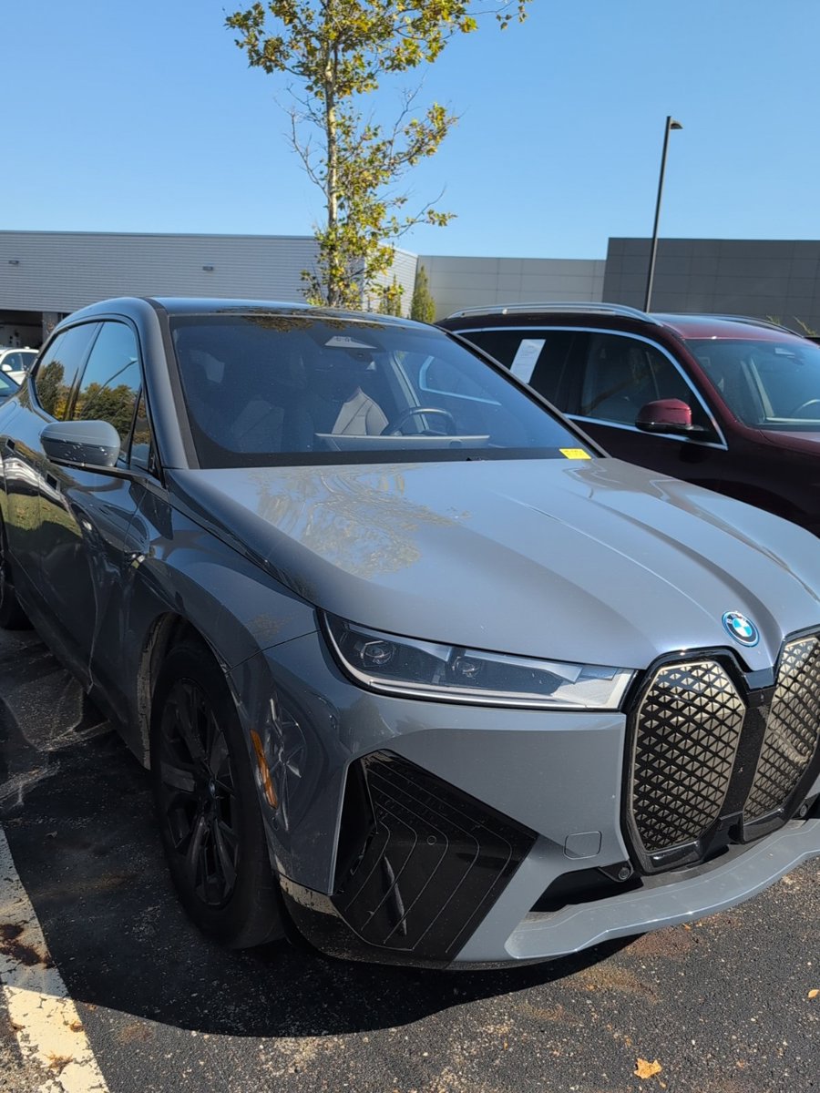 Used 2024 BMW iX xDrive50 w/ Premium Package AWD/4WD image 4