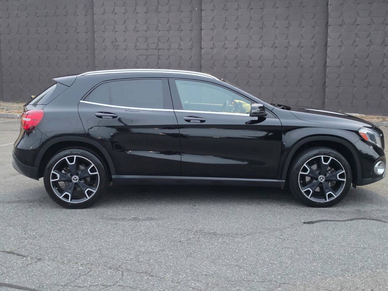 Used 2019 Mercedes-Benz GLA 250 4MATIC image 5