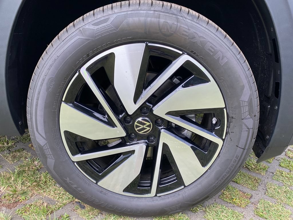New 2026 Volkswagen Atlas SE FWD image 9