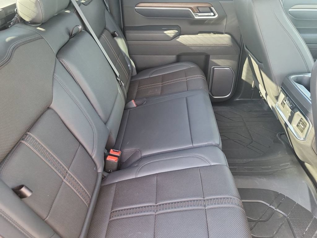 Used 2025 Chevrolet Silverado 1500 High Country w/ High Country Premium Package AWD/4WD image 34