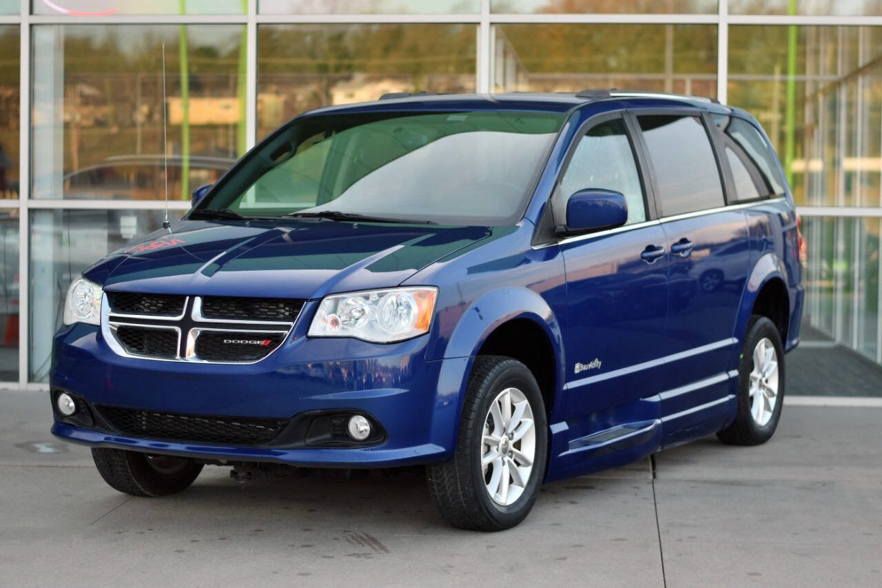 Used 2018 Dodge Grand Caravan SXT image 4
