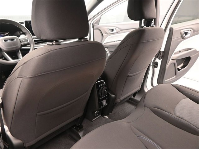 Used 2025 Jeep Compass Sport image 19