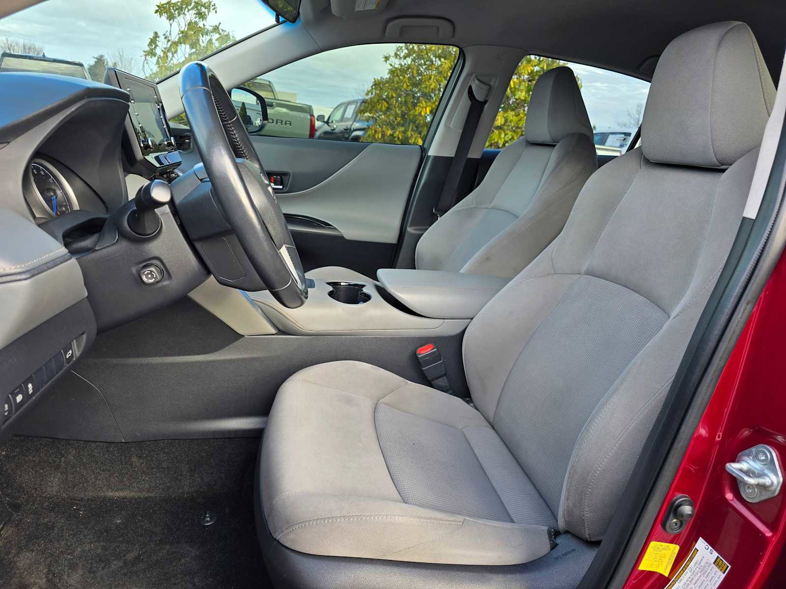 Used 2021 Toyota Venza LE w/ Carpet Mat Package (TMS) image 23