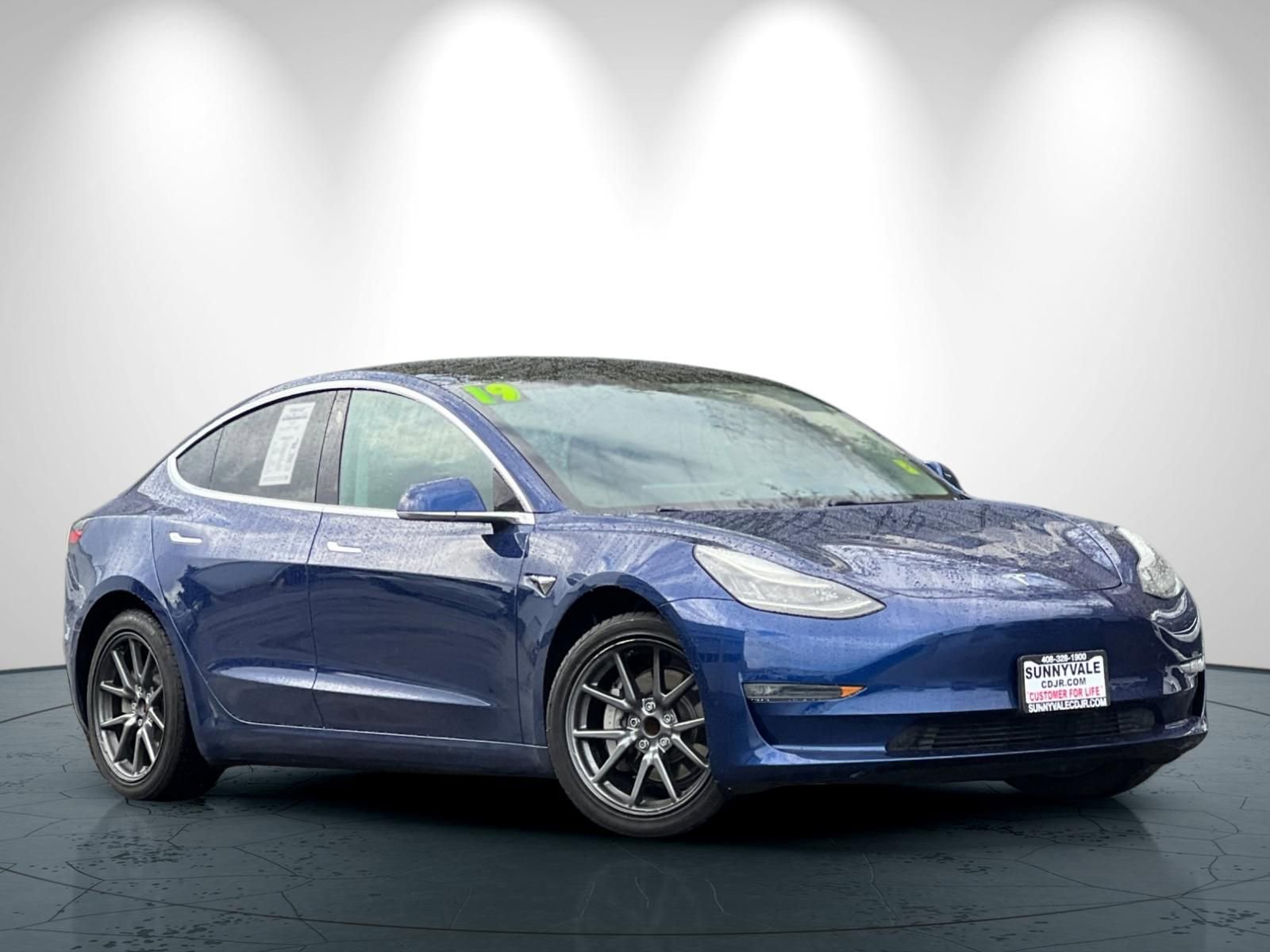 Used 2019 Tesla Model 3 Standard Range Plus image 2