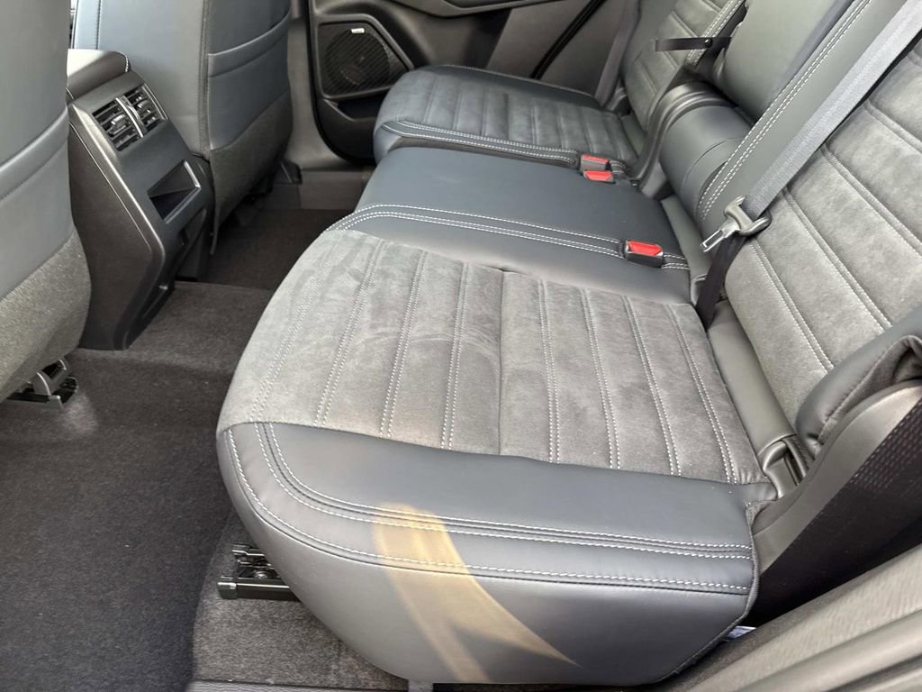 New 2026 Mitsubishi Outlander SE image 14