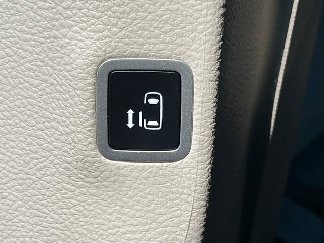 Used 2024 Chrysler Pacifica Touring-L image 34