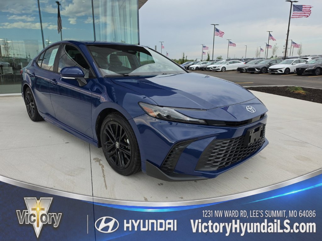 Used 2025 Toyota Camry SE FWD image 8