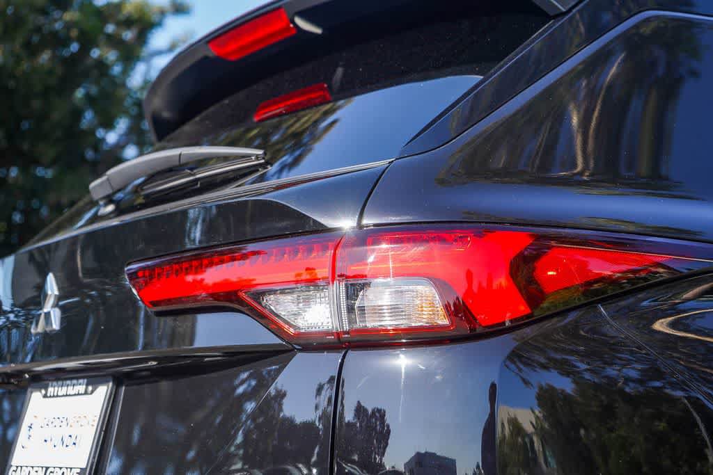 Used 2025 Mitsubishi Outlander ES AWD/4WD image 7