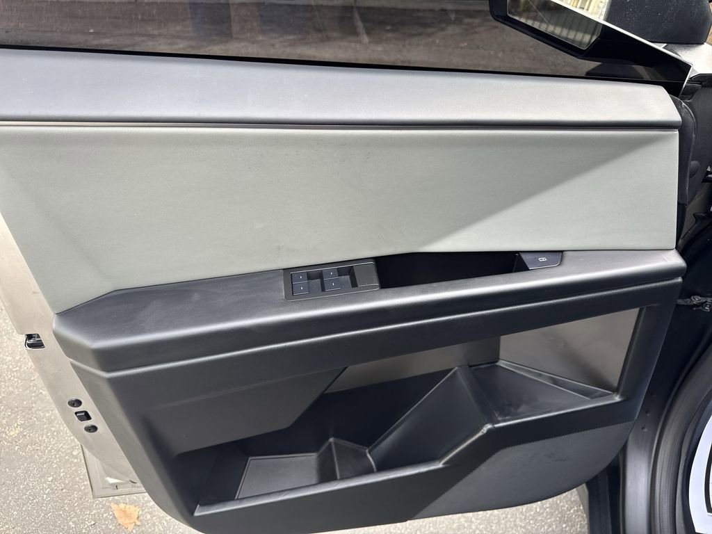 Used 2024 Tesla Cybertruck AWD Crew Cab image 15