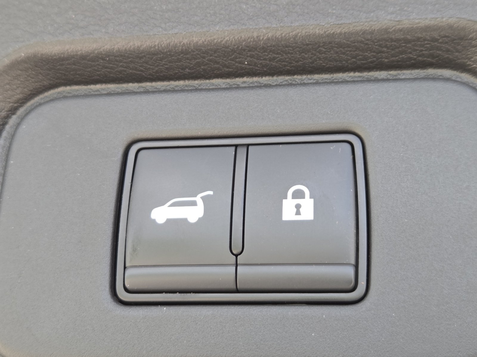 Used 2025 Nissan Rogue SV FWD image 19