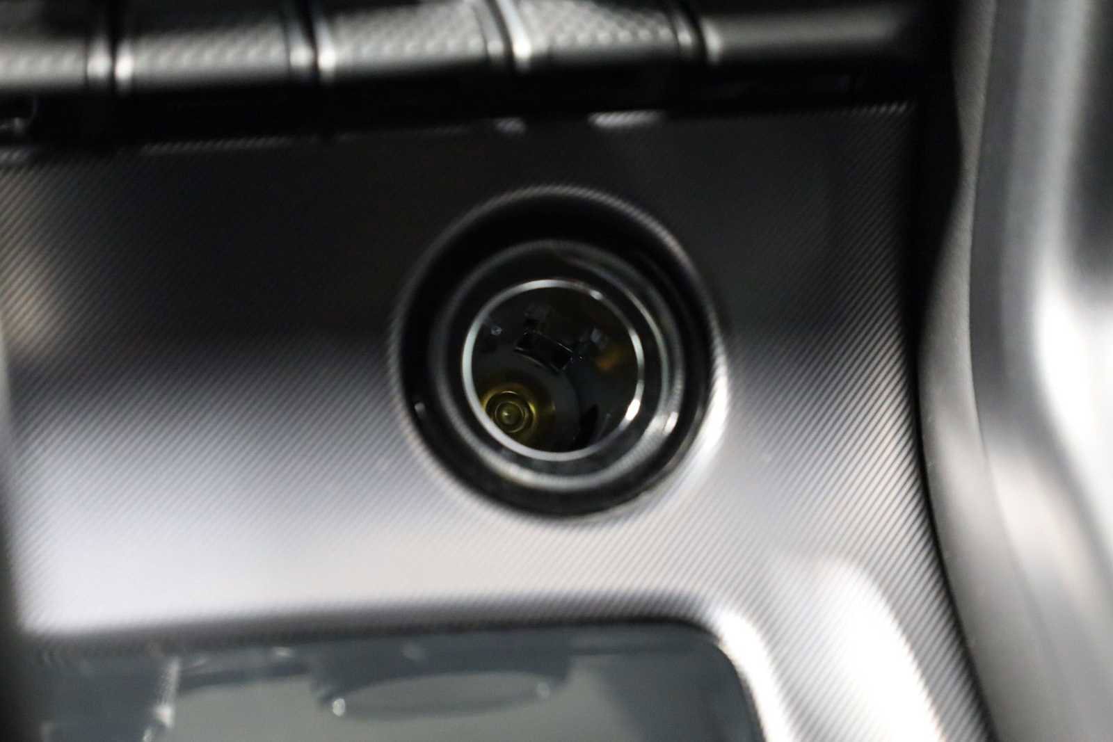 Used 2017 Jaguar F-TYPE R image 31