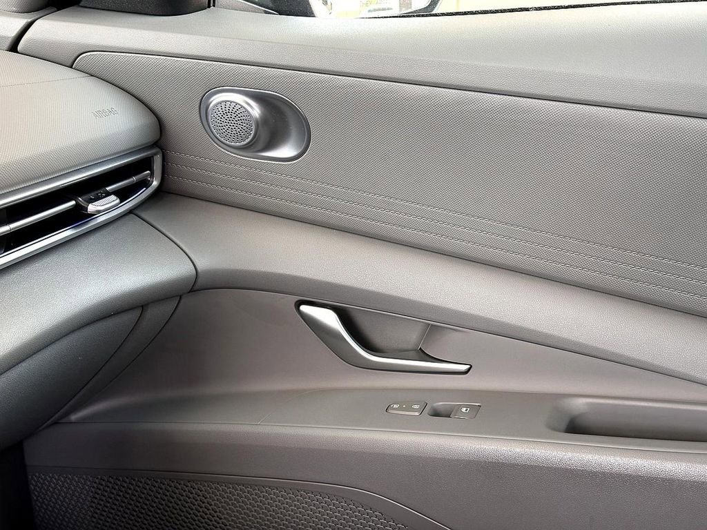 Used 2024 Hyundai Elantra SEL image 22