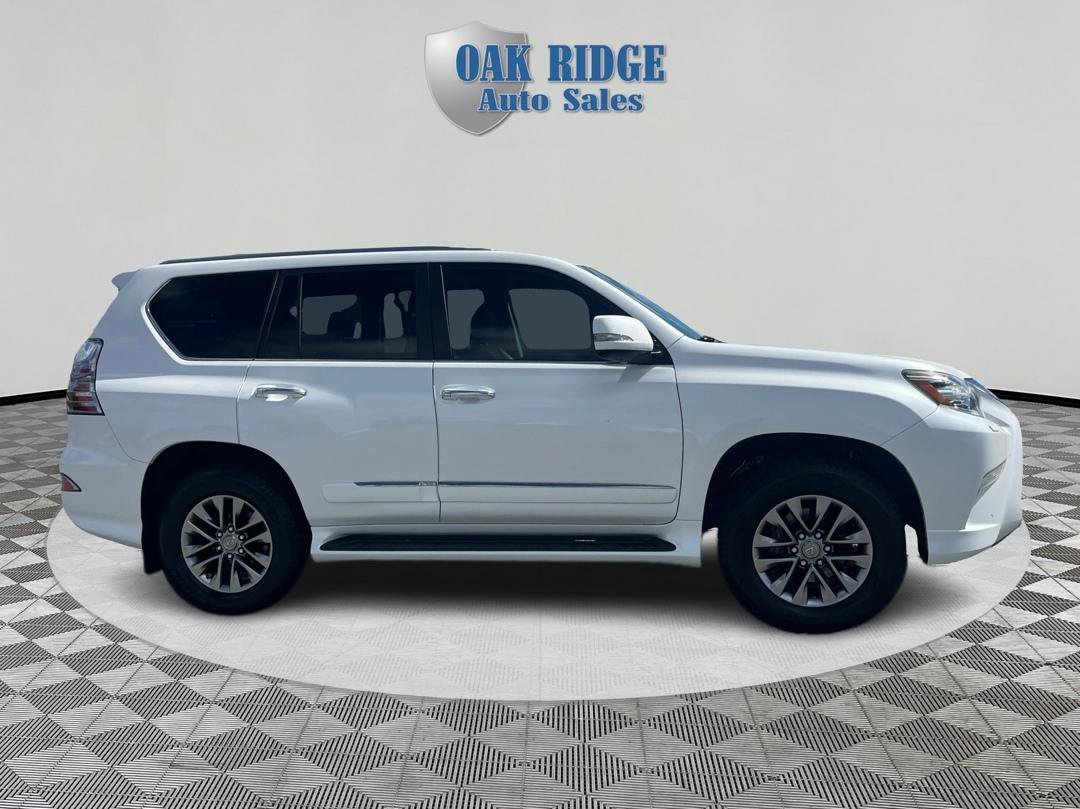 Used 2016 Lexus GX 460 Luxury w/ Preferred Accessory Package AWD/4WD image 4