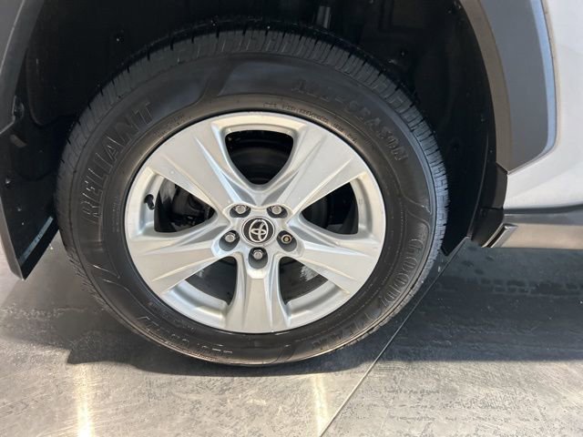 Used 2021 Toyota RAV4 XLE w/ Convenience Package image 22