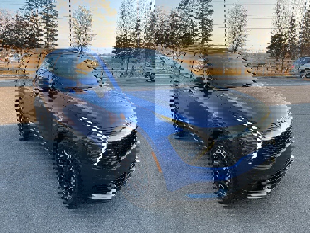 Used 2024 Kia Sportage SX image 2