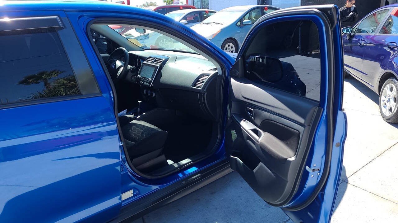 Used 2020 Mitsubishi Outlander Sport Black Edition FWD image 5