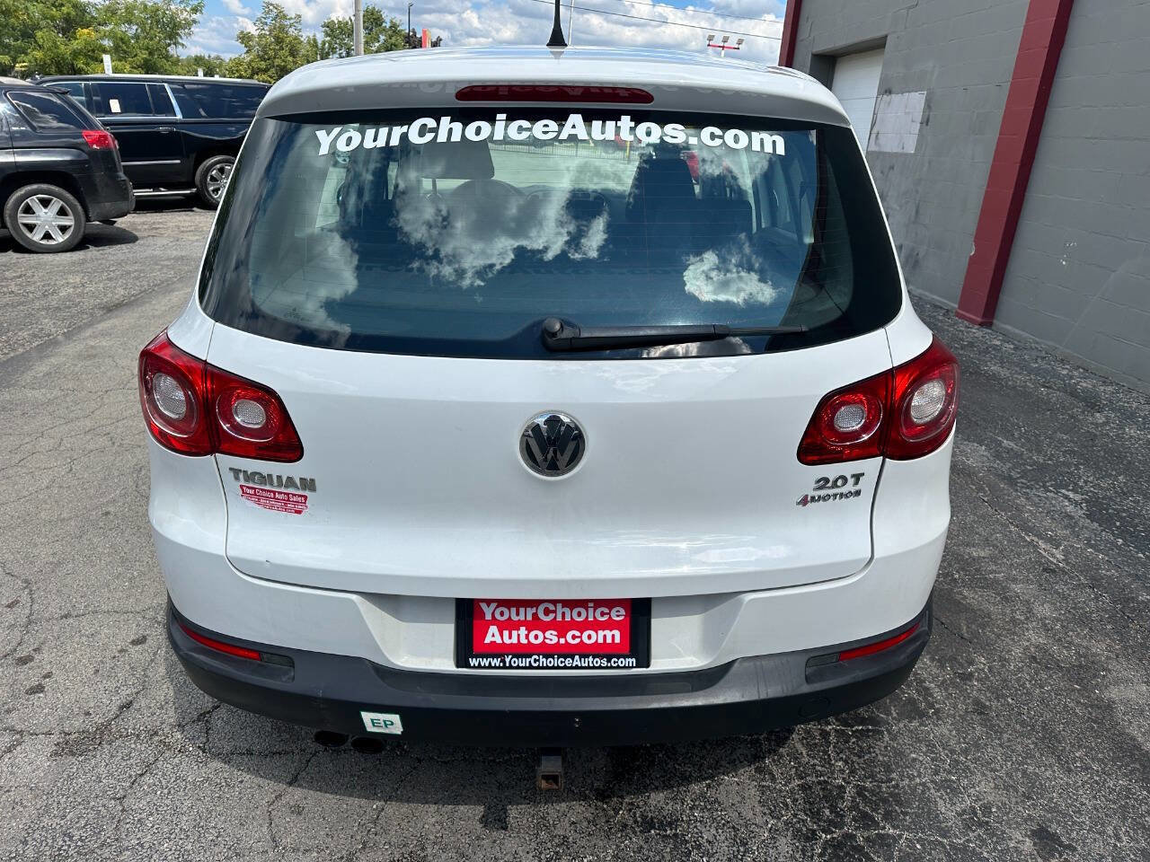 Used 2011 Volkswagen Tiguan SE image 4