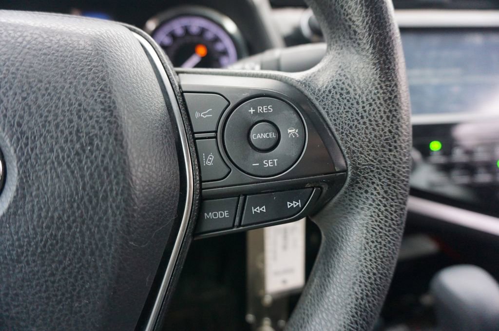 Used 2020 Toyota Camry LE image 9