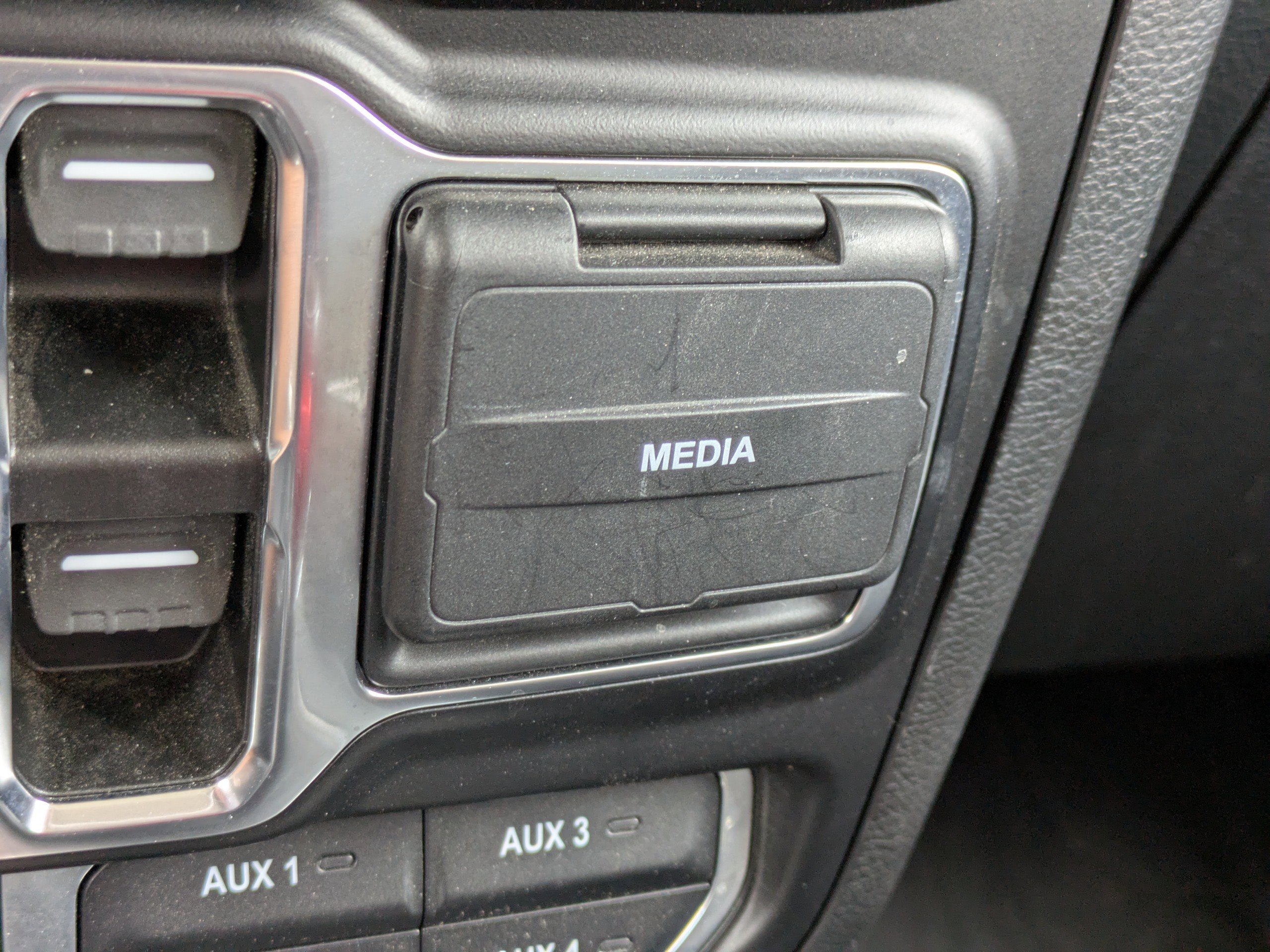 Certified 2022 Jeep Wrangler Unlimited Sahara w/ Dual Top Group image 30